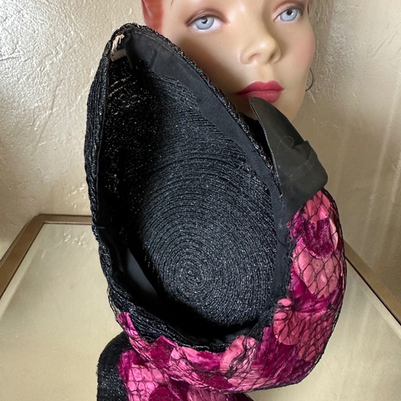 RAVISHING 1930s\' BLACK STRAW HAT WITH VELOUR PETALS COVERED BY VEILING main image 11